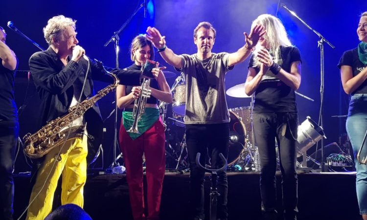 La Banda De Los Ex Musicos De Los Redondos Despiden El Ano En Groove